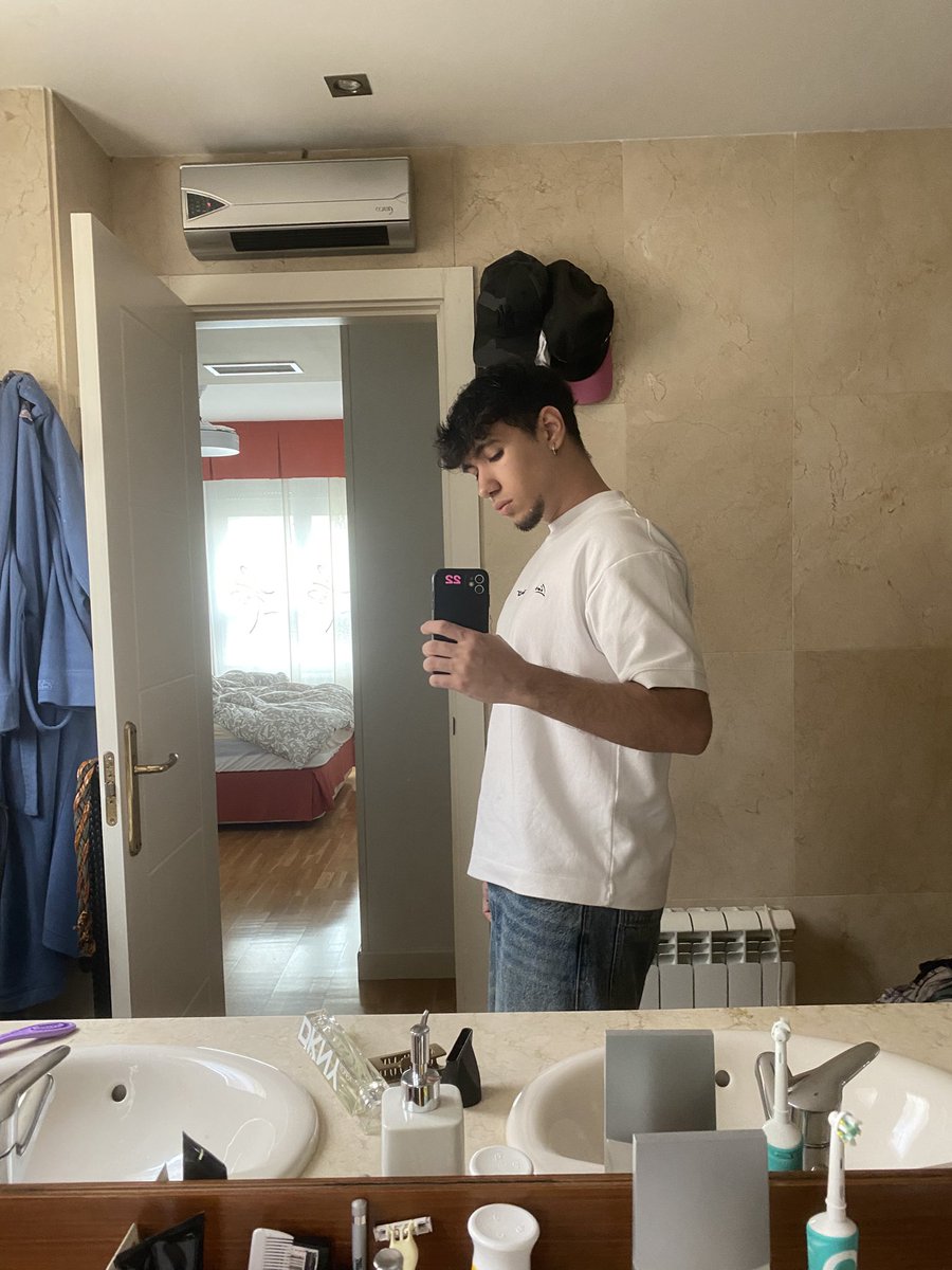 alvarito tweet media