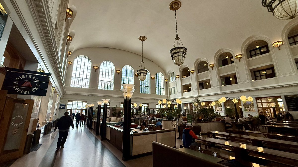 DataHive tweet media