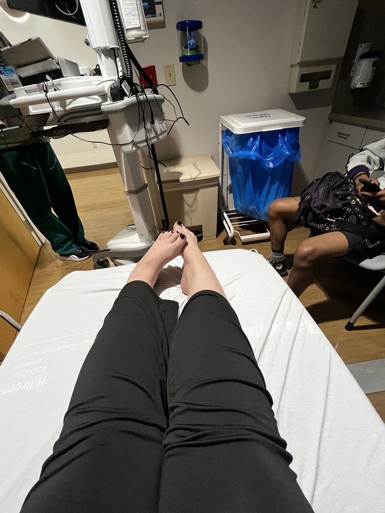 debtprincesss's tweet photo. my bf &amp; gf had to take me to the hospital :( send monies https://t.co/MePiAO6D4q