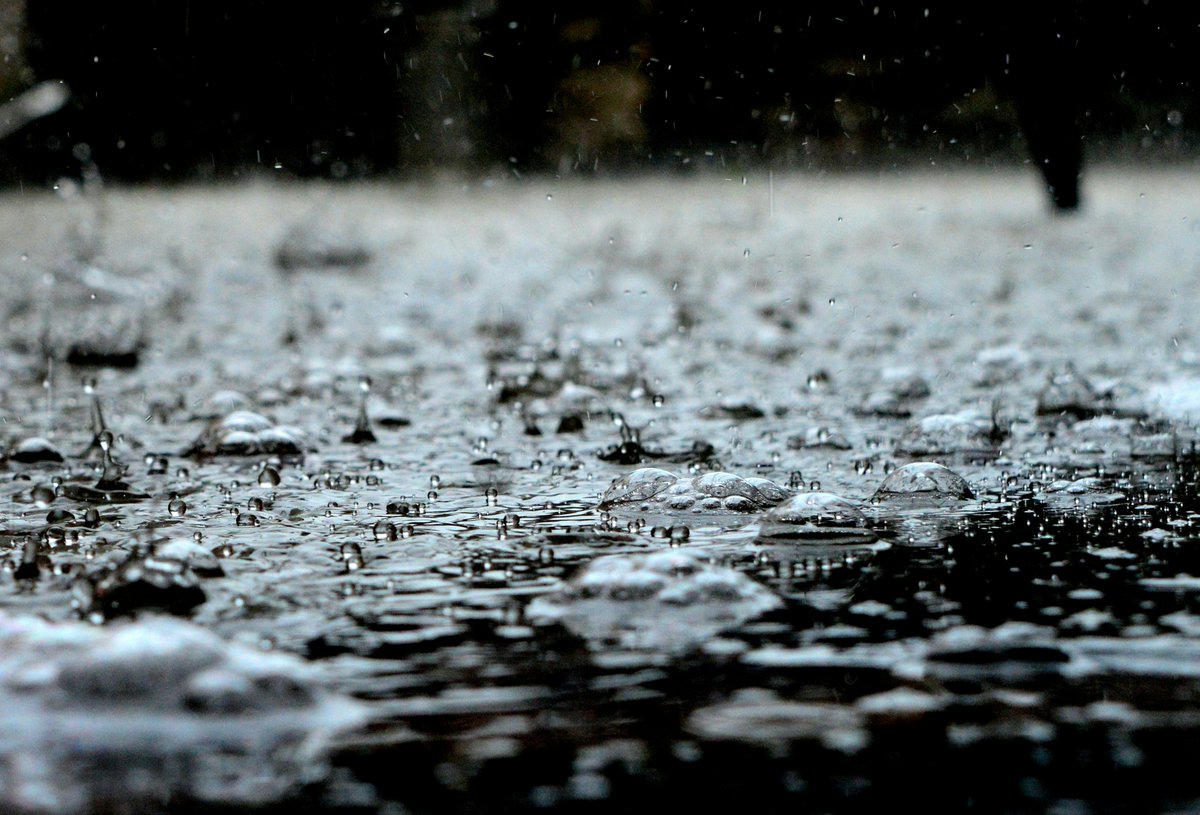 CapricornFM's tweet photo. #HistoryFix | On this day in 2000, Heavy rains continue to ravage SA, Botswana, Mozambique and Zimbabwe.

Join @vusialphaa as he shares more on the #CapricornFix. https://t.co/cG08rIM8e5