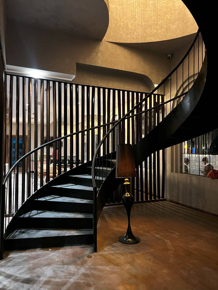 commdesignitp's tweet image. Carobar: A coastal inspired luxury lounge by Imagine Design Studio✨

Where contemporary elegance meets tropical serenity

Read More - commercialdesignindia.com/projects/carob…

#retailstore #retaildisplay #retaildesign #realestatedevelopment #commercialrealestate #commercialsector