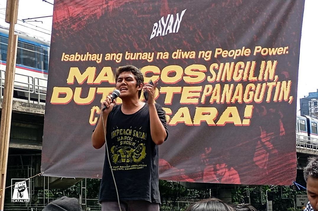 PUPTheCatalyst's tweet photo. Kaninang umaga ay nagkasa ng walkout ang komunidad ng PUP sa Main Building at tarangkahan ng pamantasan matapos tumanggi ng pamunuan ng unibersidad na ikansela ang klase ngayong araw.
#EDSA36
#PUPWalkout https://t.co/qwGdRbD30B