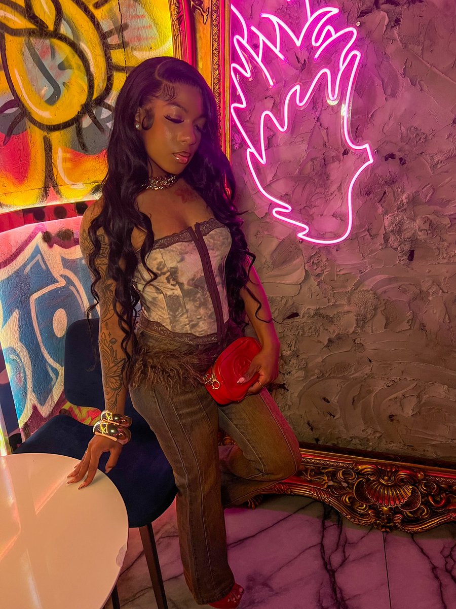 prettyasbree's tweet photo. Full of myself, I’m a fan of me ⭐️ https://t.co/7aUgf00V6N
