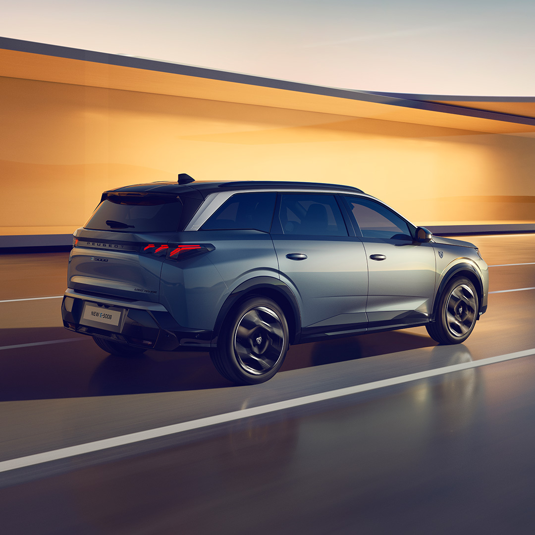 "Bueno para el planeta, fantástico para ti. El #NuevoPeugeotE5008 hace que la conducción ecológica sea elegante y sencilla.⁣
⁣
Y ahora con hasta 8 años de garantía con Peugeot Allure Care*⁣
⁣⁣⁣
⁣⁣👉 Ven a informarte de todos los detalles a nuestros concesionarios