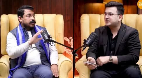 ocjain4's tweet image. पत्रकार :-- आप किस धर्म से आते हैं ?
चंद्रशेखर :-- में इंसान हूं सभी धर्म को मानता हूं !
पत्रकार :-- इंसान हो तब भी तो किसी धर्म से आते होंगे हिंदू मुस्लिम सिख इसाई ? 
चंद्रशेखर :-- हां कुछ भी कह सकते हो मेरी जाति चमार है !
पत्रकार :-- लेकिन आप हो तो हिंदू ही ना ?
चंद्रशेखर :--…