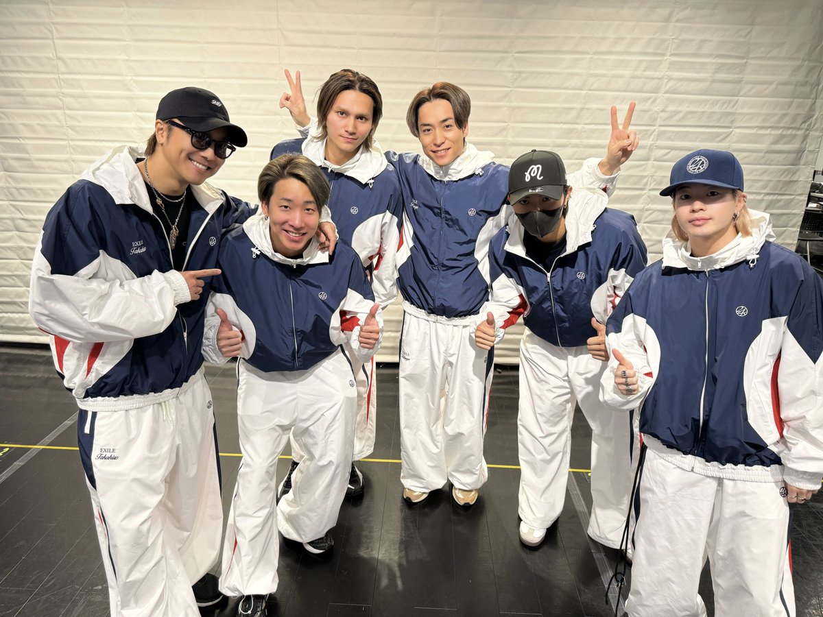 exilelive_acc's tweet photo. 集まるとそれだけで楽しい👍

#ジムのトレーナーさんに
#走り高跳びの選手の方がいて
#ひとしきり盛り上がったから
#うちの陣も
#歩き低跳びやってましたよ
#言うて
#どんな競技が披露してもらいました
#酒のツマミにもならない話

#WHATISEXILE

TAKAHIRO

@EXILE_Staff @epi_tetsuya @EXILETHESECOND_ @therampagezin @therampagefext @TAKAHIRO_Staff