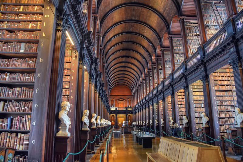 LeaCatesTravel's tweet image. Dublin's breathtaking Trinity College Library - a dream for book lovers &amp;amp; history buffs! Whether you're an avid reader or just love stunning architecture, this is a must-see! #Dublin #TrinityCollegeLibrary #IrelandTravel

🌟Contact leacatestravel@gmail.com or 209-730-3002 🌟