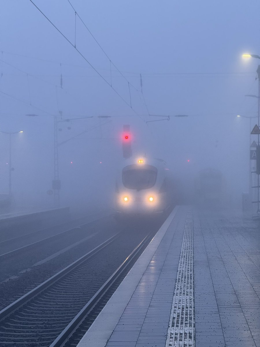 ICE im Nebel