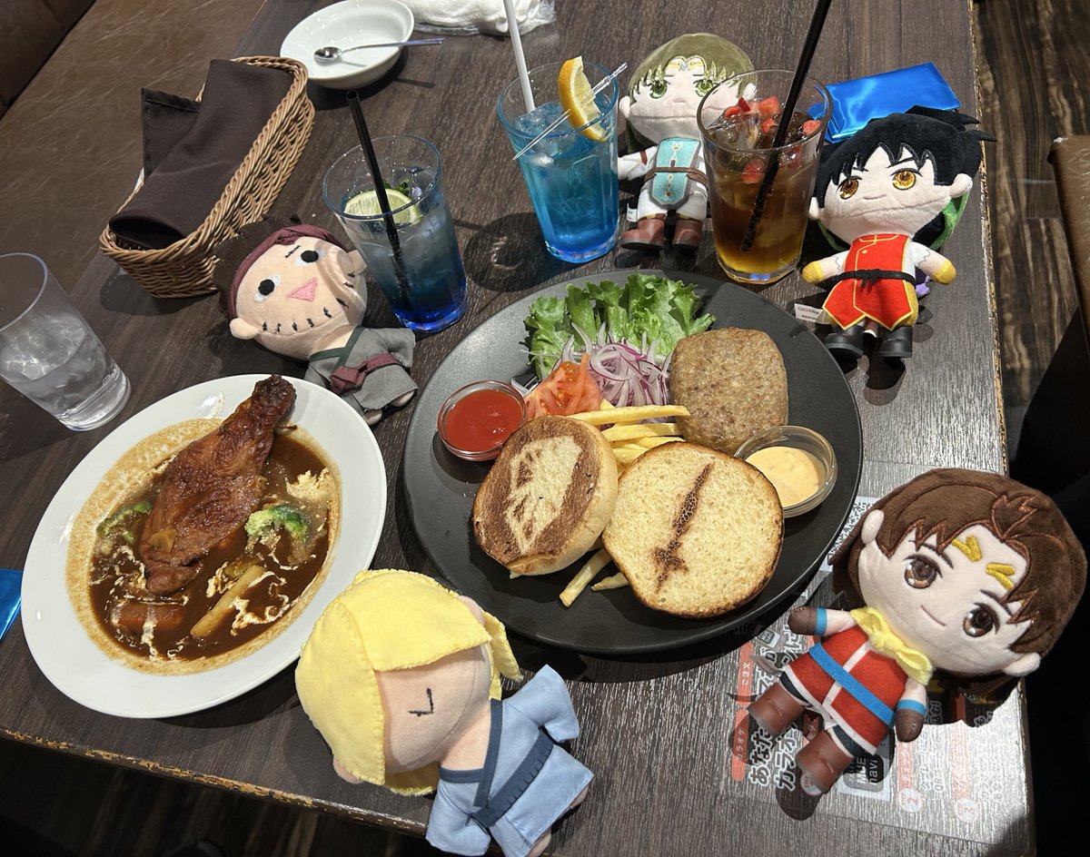 虚子さん（<a href="/Noir_one/">虚子🎲🎣カク01@三都108</a> ）にお付き合い頂き、行って来ました！パセラの幻想水滸伝コラボ🥳
グレミオシチューと始まりの紋章プレート
虚子さんちの漁師組と皆一緒に📸
フリックは、最初甘くて後半苦味が来て、虚子さんの「フリックの捨てきれない甘さ」のセリフがピッタリすぎた！

#幻想パセラ水滸伝