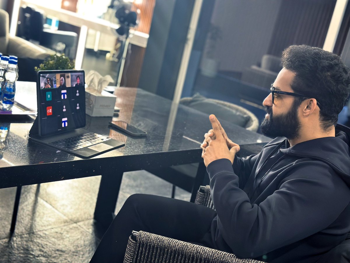 Yuvasudha Arts (@yuvasudhaarts) on Twitter photo Man of Masses @Tarak9999 has kick started #Devara promotions with interviews for Japanese media ahead of his visit on March 22nd π
The countdown begins for the grand release in Japan on March 28th.
#KoratalaSiva #SaifAliKhan #JanhviKapoor <a href="/anirudhofficial/">Anirudh Ravichander</a>
<a href="/NANDAMURIKALYAN/">Kalyanram Nandamuri</a> Man of Masses @Tarak9999 has kick started #Devara promotions with interviews for Japanese media ahead of his visit on March 22nd π
The countdown begins for the grand release in Japan on March 28th.
#KoratalaSiva #SaifAliKhan #JanhviKapoor <a href="/anirudhofficial/">Anirudh Ravichander</a>
<a href="/NANDAMURIKALYAN/">Kalyanram Nandamuri</a>