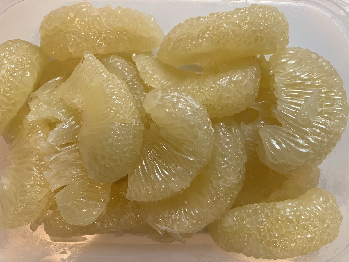 100hyakunen's tweet photo. 土佐文旦2玉剥くのに30分、食べるの5分。それでも後悔しない美味しさ。 https://t.co/IDylXeZFFI