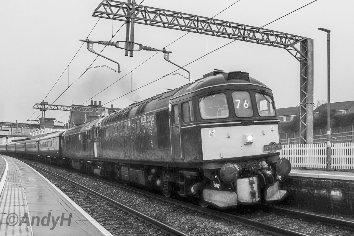 holtona72's tweet photo. #TypeThreeTuesday In pretty awful photting conditions with low light & raining, the recent 'Verney Venturer' @PathfinderTours railtour return leg sees 33029 & 33207 'Jim Martin' passing Wellingborough on 1Z46 Acton Canal Wharf to Bristol Temple Meads. #Cromptons #MML 15/2/25 https://t.co/nxl93hxOoA