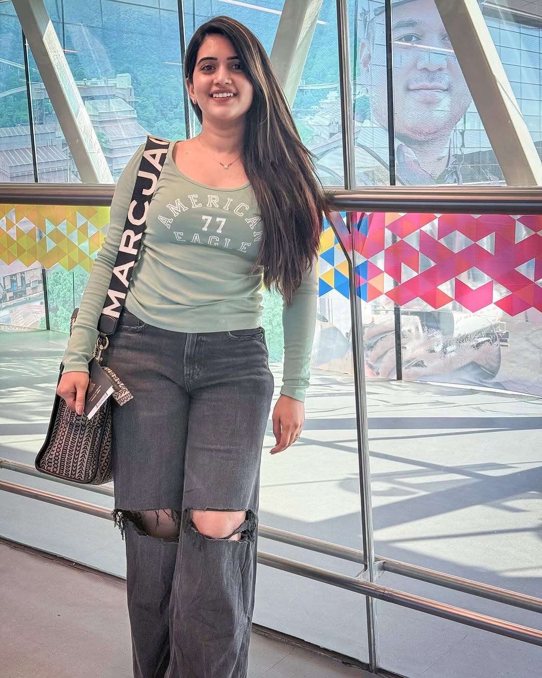 GknXlHGbkAM4Mit?format=jpg&name=large