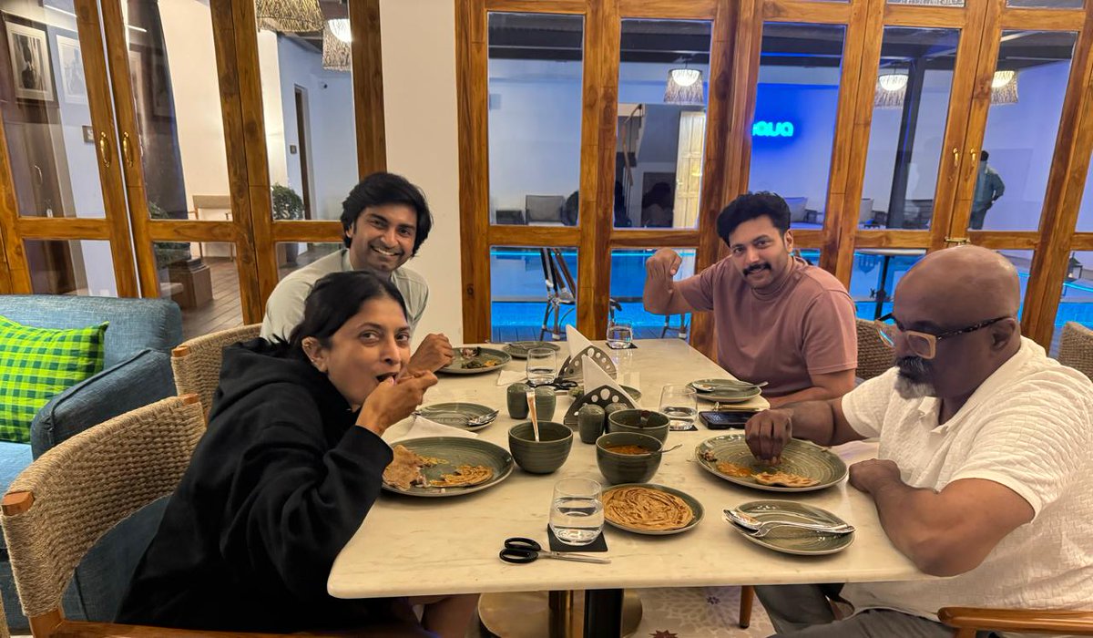 Sudha Kongara (@sudha_kongara) on Twitter photo When ravi removes his plate to pose for the picture to show how he’s starving for the look and then we catch him with his food when he thinks we are not clicking🤨!!!!! <a href="/iam_RaviMohan/">Ravi Mohan</a> <a href="/Atharvaamurali/">Atharvaa</a> <a href="/dop007/">ravi k. chandran</a> #shootdiaries #Parasakthi When ravi removes his plate to pose for the picture to show how he’s starving for the look and then we catch him with his food when he thinks we are not clicking🤨!!!!! <a href="/iam_RaviMohan/">Ravi Mohan</a> <a href="/Atharvaamurali/">Atharvaa</a> <a href="/dop007/">ravi k. chandran</a> #shootdiaries #Parasakthi