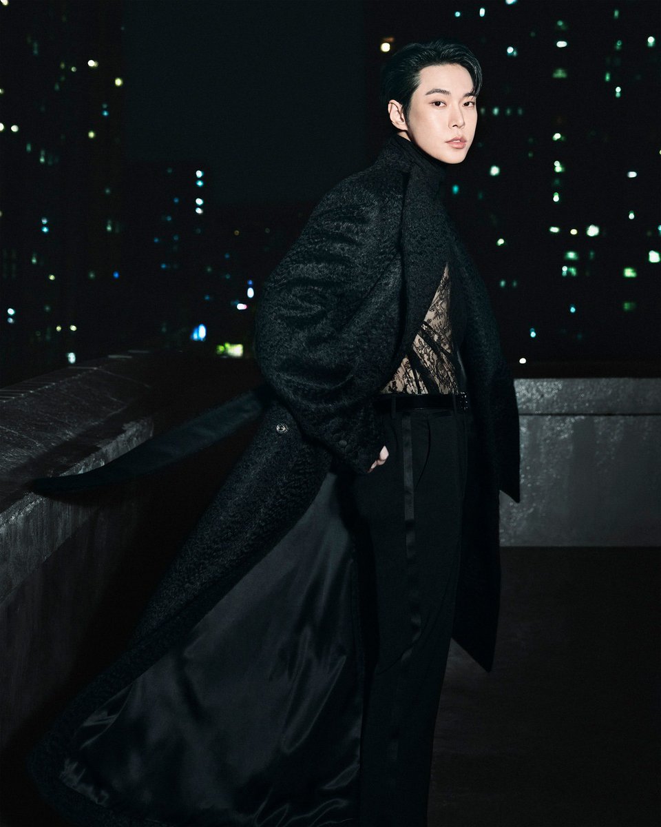 1년 전 애프터파티 때 팬들의 반응이나 찍은 사진들을 보고 'Urban Vampire Glam'이 머릿속에 떠오르셨다고! 그 영감을 DG24FW 캠페인에서 예상치 못한...