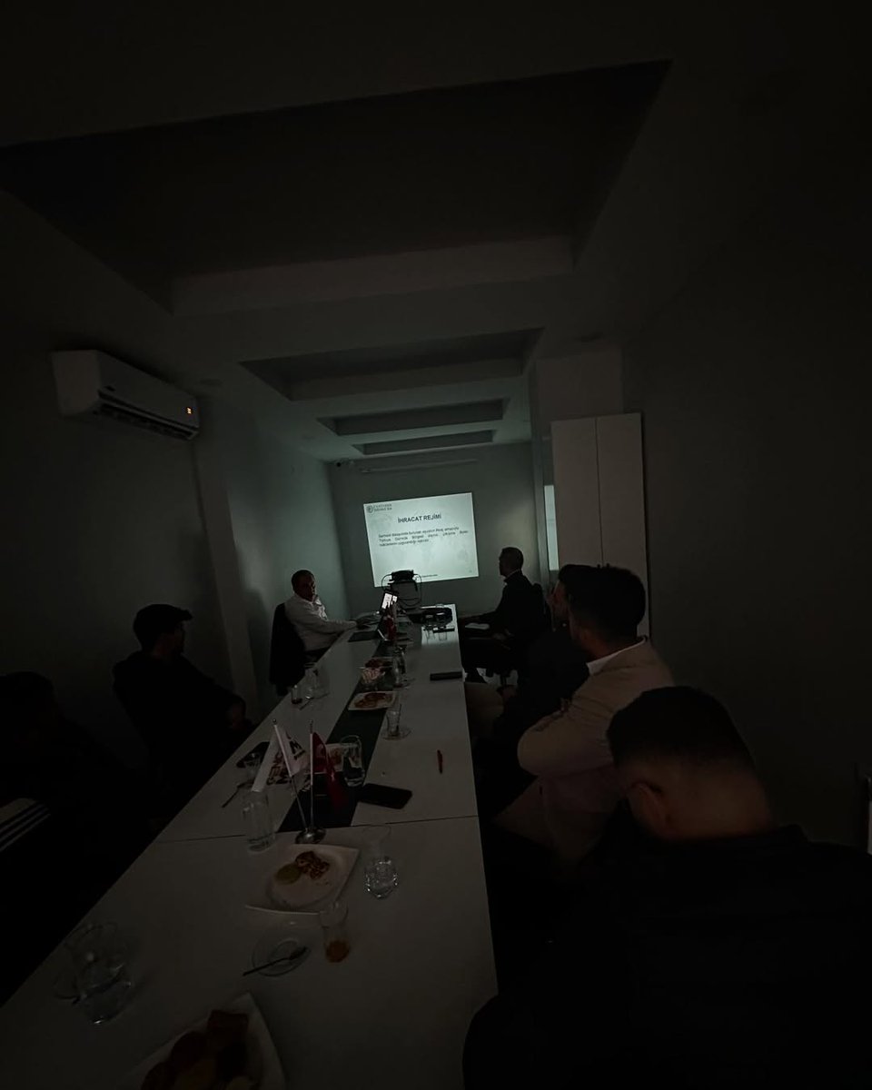 gencmusiad73's tweet photo. Genç MÜSİAD Şırnak olarak, dış ticaret uzmanı ve gümrük müşaviri Sayın Lokman Fettahoğlu'nun katılımıyla ihracatı geliştirme ve dış ticaret konularında verimli bir tecrübe paylaşımı gerçekleştirdik.Sayın Lokman Fettahoğlu'na katkılarından dolayı teşekkür ederiz.#gençmusiad https://t.co/setyvXV73i