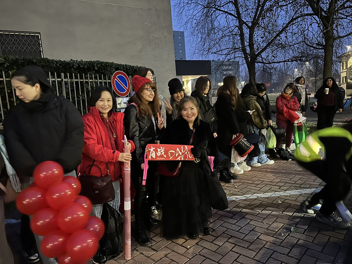 Waiting for Xiao Zhan since 5:30 am 🥰❤️