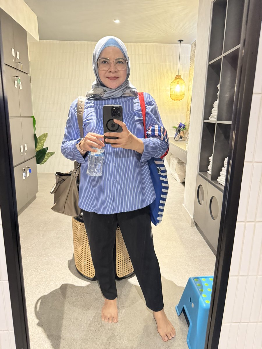 tridiana's tweet photo. Kemeja kantor https://t.co/4xICooNasG https://t.co/f00bK72NkF
