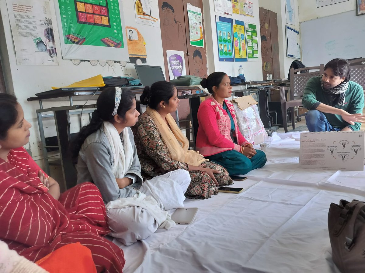 माहवारी के कारण किशोरी एवं महिलाओं को किन-किन परिस्थितियों से गुजरना पड़ता है और कौन- कौन तथ्य उनको प्रभावित करते हैं एवं स्मार्टपैड क्यो है ज़रूरी आदि मुद्दों पर बाराबंकी जिले में  डिजिटलदीदी को ट्रेनिंग दिया गया
#Digitaldidi #Smartpad 
<a href="/DEFindia/">DEFindia</a> <a href="/OsamaManzar/">OsamaManzar</a>
<a href="/shalinikala/">shalini kala</a>