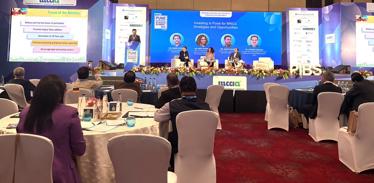 MCCIA_Pune's tweet photo. Dr. Jitendra Dongare, Deputy Agricultural Marketing Adviser (SAG), @MOFPI_GOI, speaking at the #PuneInternationalBusinessSummit 2025, by @MCCIA_Pune.

He emphasized Pune’s role as a technology-driven city that embraces Industry 4.0, automation, and R&D. He highlighted how government initiatives, such as food parks and incentives, have made Pune a preferred destination for food processing investments.

The sector’s contribution to the economy is growing, with #Pune leading efforts in sustainability, including biodegradable packaging and green manufacturing.

He also highlighted various schemes of the @MOFPI_GOI, to support the sector.