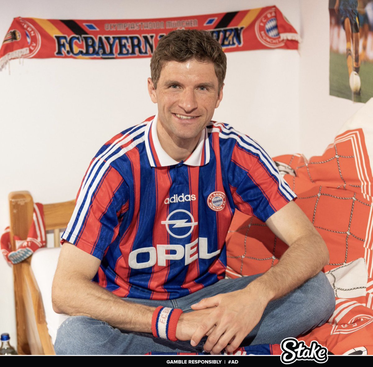 BlueboyNk's tweet image. “Muller does not beat you with strength, doesn’t beat you with skills, doesn’t beat you with speed, Muller just beats you”

As a kid, he weirdly learnt how to speak even before walking. Scored against Argentina after Maradona thought he was a ball boy

The story of Muller