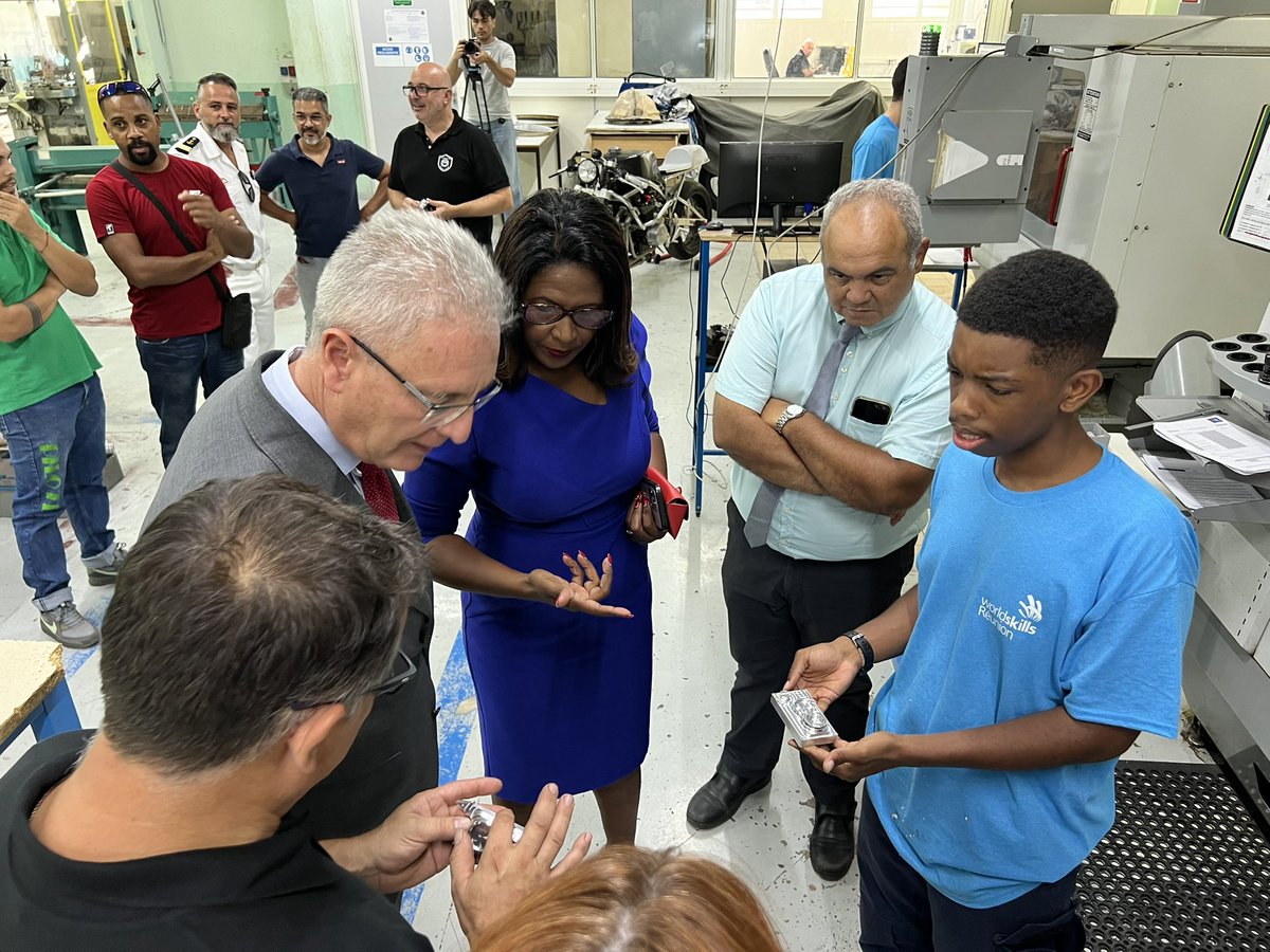 #WorldSkills 2025, c’est parti pour les sélections régionales : au lycée professionnel Amiral Lacaze, le recteur <a href="/rostane_mehdi/">Rostane Mehdi</a> est présent pour encourager les candidats à l’épreuve de fraisage, qui doivent réaliser une pièce métallique à partir d’un cahier des charges précis