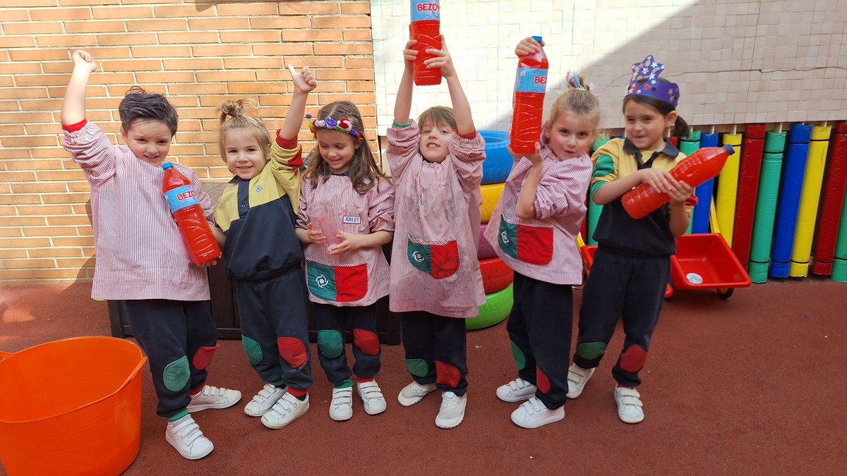 InfantNatzEsplu's tweet photo. Quanta sang tenim al nostre cos? Calculem #I5marcians #Bodyteam https://t.co/z6FV6ylHyb