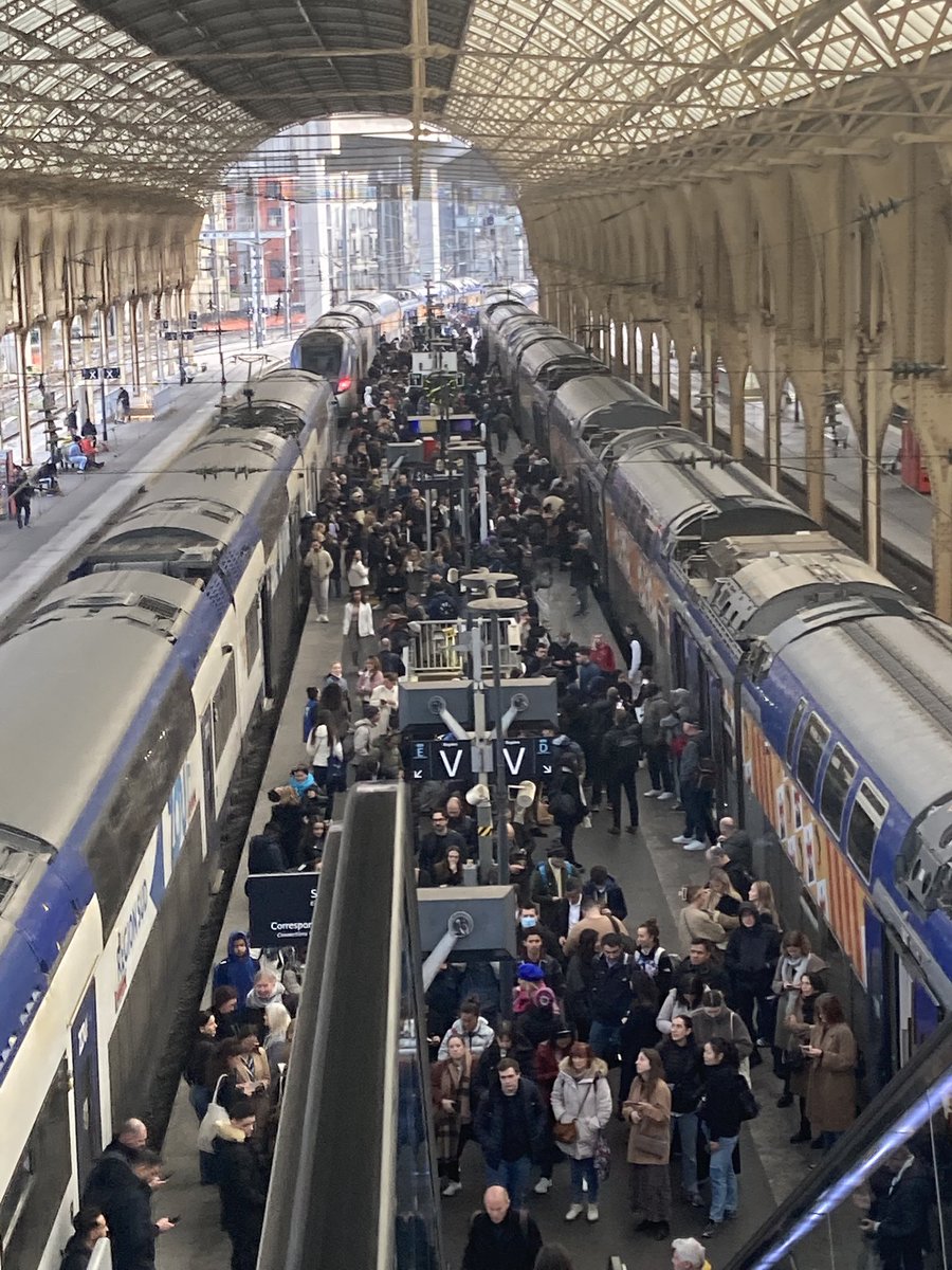 jldarroman's tweet photo. @TERSUD_SNCF Aperçu de la gare de Nice ville https://t.co/gWRYCG5ZSm