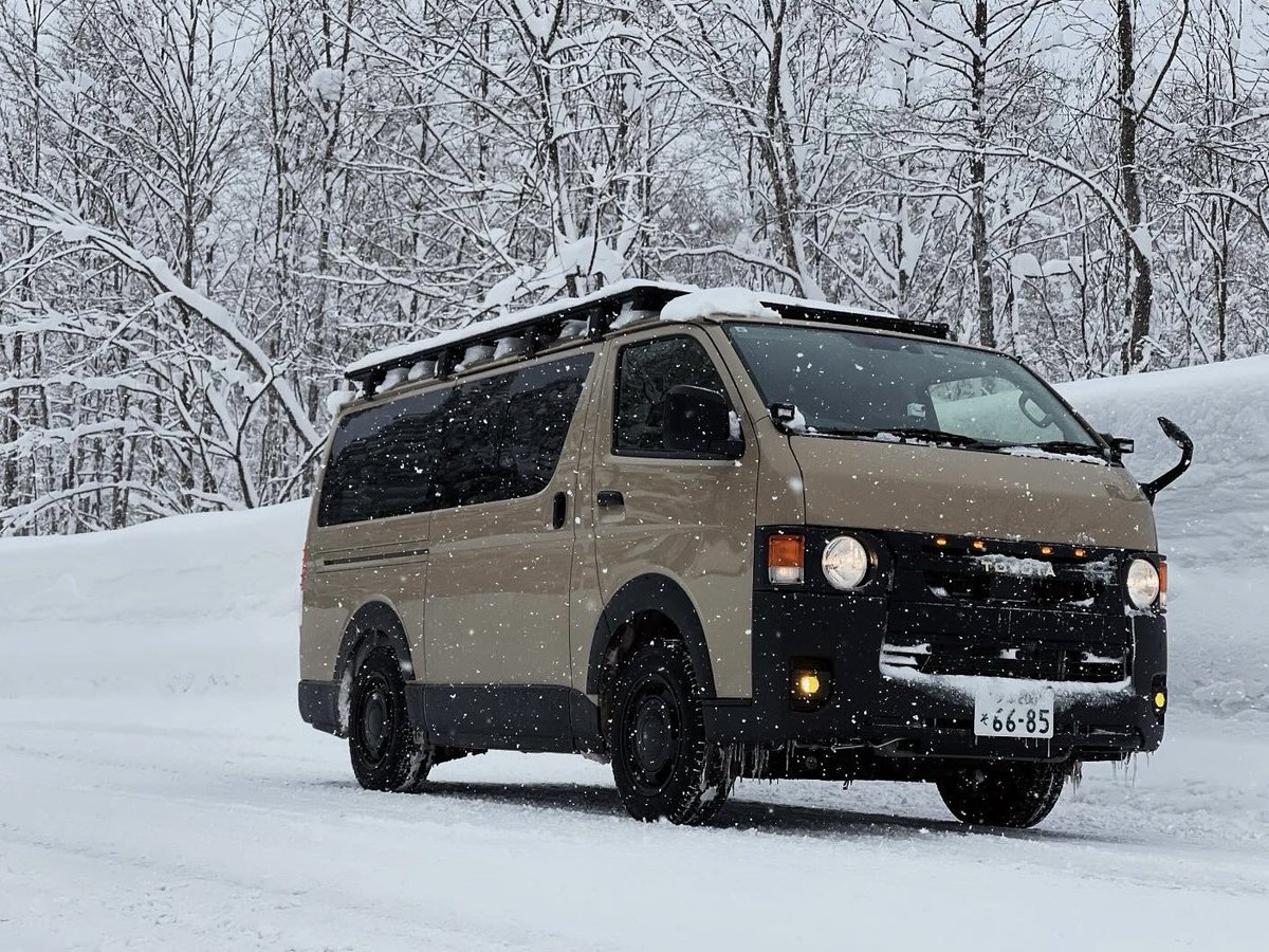 【#MONOBOX #ハイエース】

📦MONOBOX📦
想い出を運ぶギフトボックス

アースカラーPKG ベージュ
MONOBOX丸目標準装備✨
3列シート8人乗りキャンピング登録
👉monobox-jp.com

🟨個人様
最寄りの取扱店をご紹介

🟫業者様
取扱店募集中✨

#丸目ハイエース #丸目
#雪道 #ドライブ #HIACE #ARB