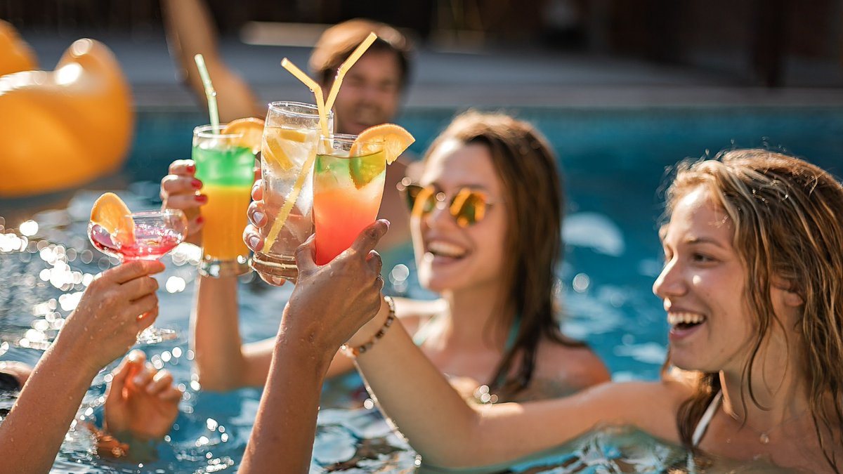 KinareeEstate's tweet photo. Family reunions, friend getaways, or special celebrations—Villa Kinaree Estate is the place to be! Experience luxury, spacious living, and togetherness in the heart of Seminyak. Who’s ready to make lifelong memories? 
#VillaKinareeEstate #BaliGetaway #SeminyakLuxury #balivillas https://t.co/0XfjRJs3xE