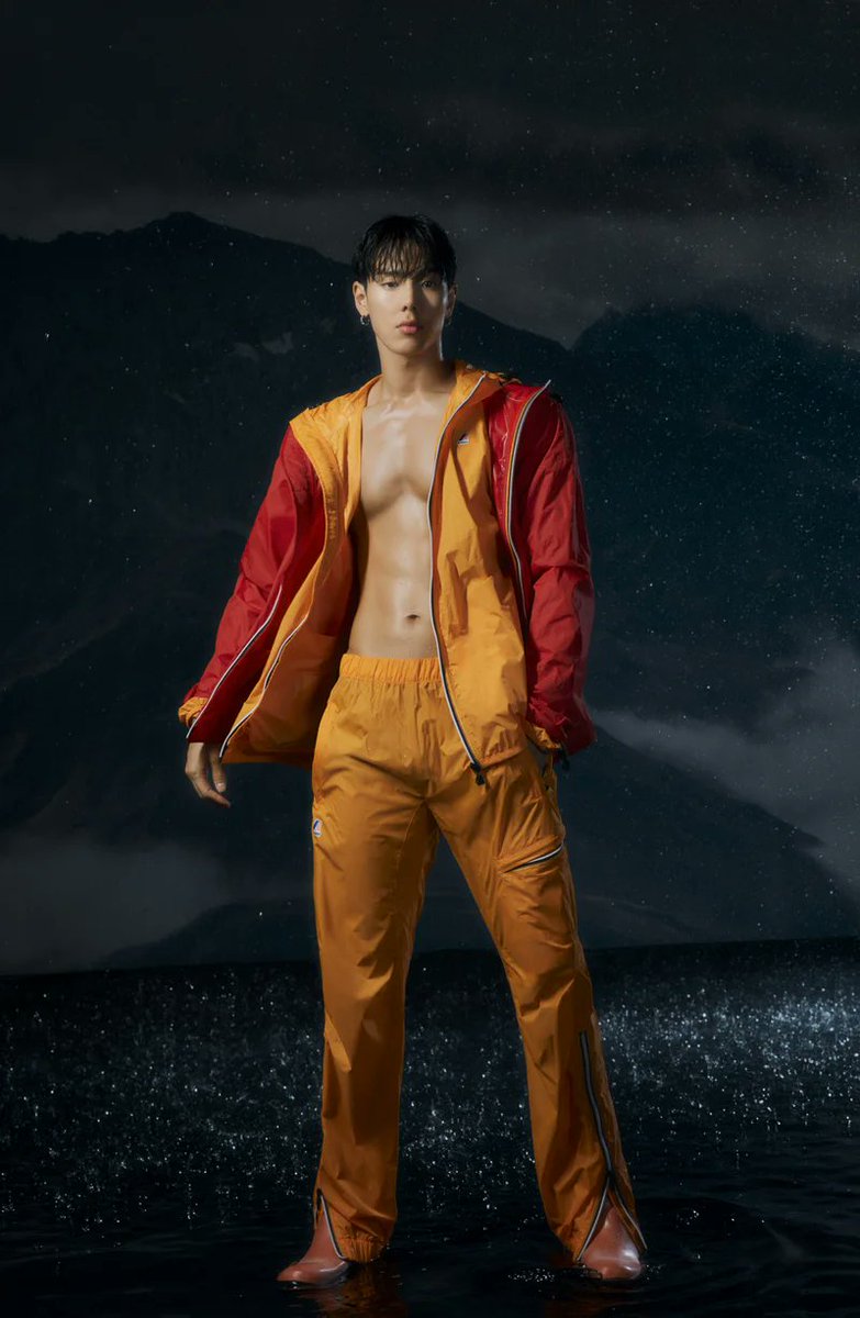 ann_kitteh's tweet image. Someone correct me if I'm wrong but isn't @OfficialMonstaX #Shownu the very first idol to actually WALK three of the Big Four Fashion Weeks - New York, Paris AND Milan - and not just sit in attendance? 😳

#SHOWNUxMilanFW25 #SHOWNUxKWay #MilanFW25