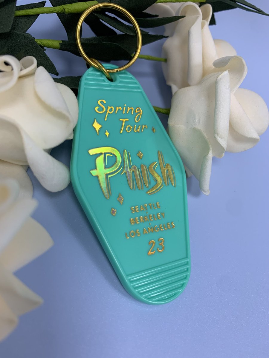 Ericcustomcraft's tweet image. Custom motel keytag with holo gold effect.😁#keytag #customkeytags #acrylickeychain