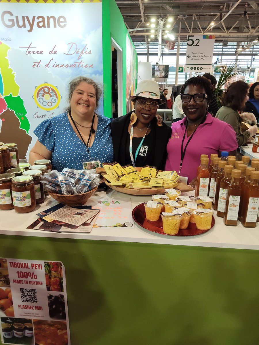 KreyolandCo's tweet photo. Passage au Pavillon Outremer pour saluer les artisans de Guyane et notamment les amis de l'Ouest ✨
#ccog
#SalonDeLAgriculture
@franceguyane
@EricLeon973
@guyla1ere
@GuyaneActu https://t.co/ymdRCas3CX