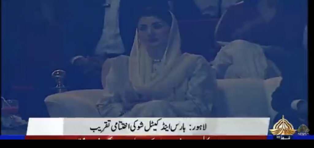 حیران ہوں یہ کس منہ سے تنقید کرتے ہیں۔ 
پنجاب میں ہارس اینڈ کیٹل شو سے پنجاب کی عوام محظوظ ہوئی جبکہ ایوان صدر میں گانے بجانے کی محفل سے اراکین پی ٹی آئی نے لطف اٹھایا 
پاکستان نے طویل دہشت گردی سے سکھ کا سانس لیا اور ایک وقت کا بارود کی بو ہر سو پھیلی ہوئی تھی لاہور میں ایک دن