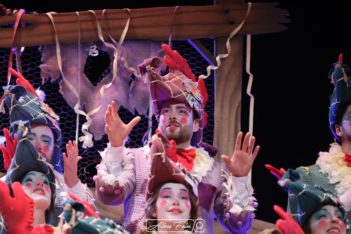 #Semifinales | Hoy vuelve 𝗘𝗟 𝗚𝗔𝗟𝗟𝗜𝗡𝗘𝗥𝗢 al #GranTeatroFalla 🎭🐔

La que forma el gallinero cuando se arranca a cantar😜

📸 @fotos_albera 

#LaReinadelCorral #ElGallinero #COAC2025S3 #CorodelosEstudiantes