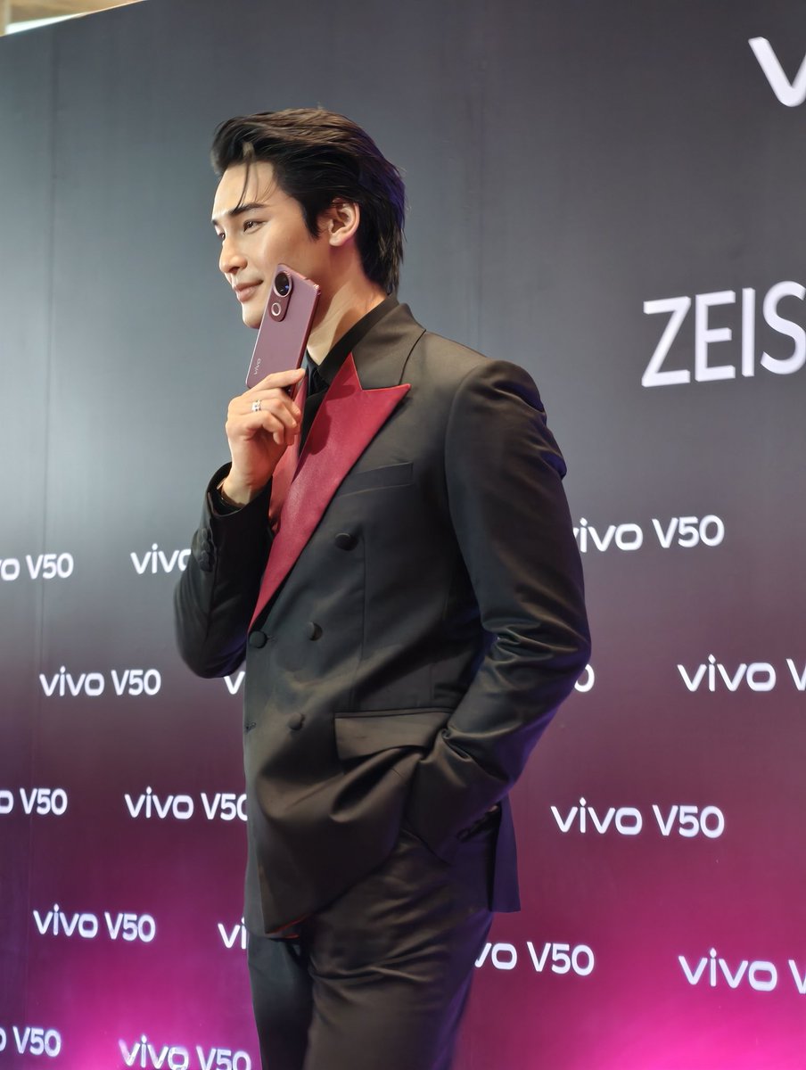 vivoThailand's tweet image. Freedom of love 💘

#vivoV50 #ถ่ายที่รักอย่างโปร #ZEISSPortraitSoPro