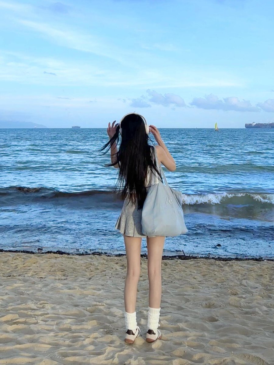 The weather is clearing up! Here I come to the beach!