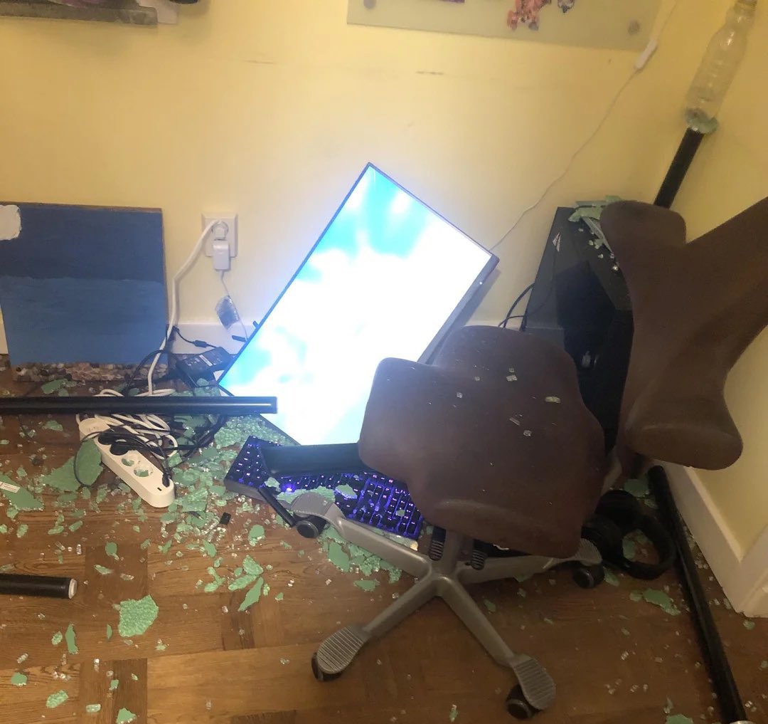 FUCK THIS CRYPTO SHIT ! 

DOWN $5M IN LAST 24HRS

LONGED ETH AND IT WENT TO SHIT. 

I HAVE SOLD EVERYTHING. WE ARE
FUCKED. BULL MARKET IS OVER