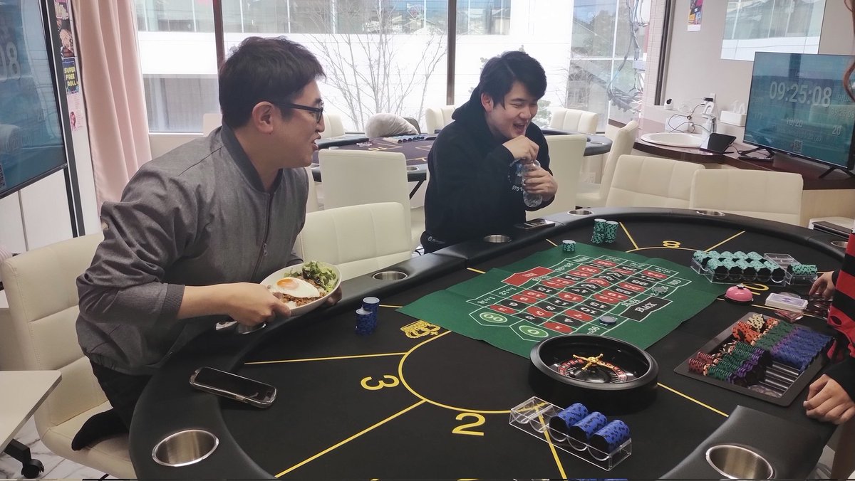 当店ではポーカー以外にもカジノゲームのルーレット、ブラックジャック