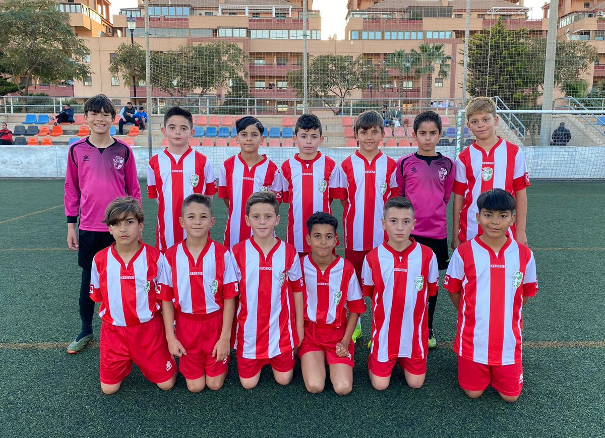 RFAFAlmeria's tweet photo. ⚽ Celebrado el 1er entrenamiento de nuestra selección Benjamín.

⚔️ Los de Rafa Maldonado disputaron un partido de preparación contra los Alevines del @UdCiudad, a quienes agradecemos su colaboración, así como al @AytoRoquetas por prestarnos las instalaciones 🫂 

💟 #FútbolRFAF https://t.co/kPbZvKzCJP