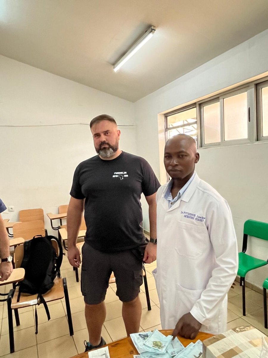 UMB_Bialystok's tweet photo. 💚Pomoc nie zna granic. Dr Tomasz Parol z #UDSK z "misją ortopedyczną" w Rwandzie. Wraz z zespołem lekarzy ortopedów dr Parol przeprowadzał kwalifikacje małych pacjentów do operacji oraz dokonywał oceny efektów wcześniej wykonanych zabiegów. 👀https://t.co/t4lD1Zjlxg https://t.co/jBWDwTAixT