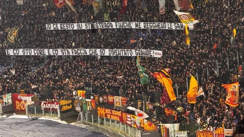Ciao <a href="/OfficialASRoma/">AS Roma</a>.

Bisognerebbe intervenire e non girare la testa dall’altra parte (come magari succede da altre parti).

Lo striscione è entrato. Chi lo tiene si vede.

Questa merdata dovrebbe rimanere lontano dai colori della NOSTRA Roma.

Grazie.