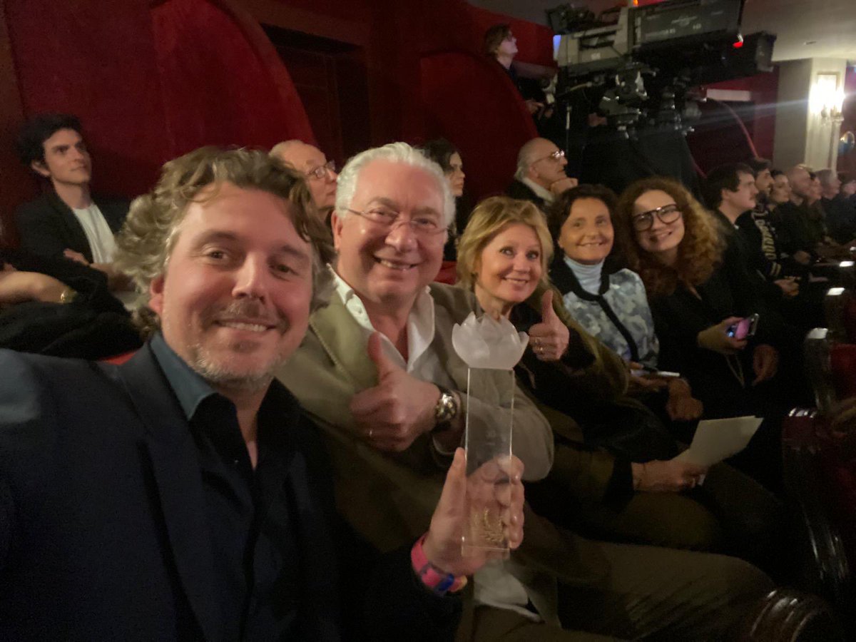 Bravo <a href="/alexvizorek/">Alex Vizorek</a> 👏🎉🤩récompensé ce soir par un Laurier de l’audiovisuel pour le très beau film documentaire « Alex Vizorek raconte Brel ». Produit par Switch on prod pour <a href="/RTBF/">RTBF</a> et <a href="/ParisPremiere/">Paris Première</a> . À voir et revoir sur M6+ Paris Première 🙏🏻  Clubdelaudiovisuel <a href="/M6Groupe/">Groupe M6</a>