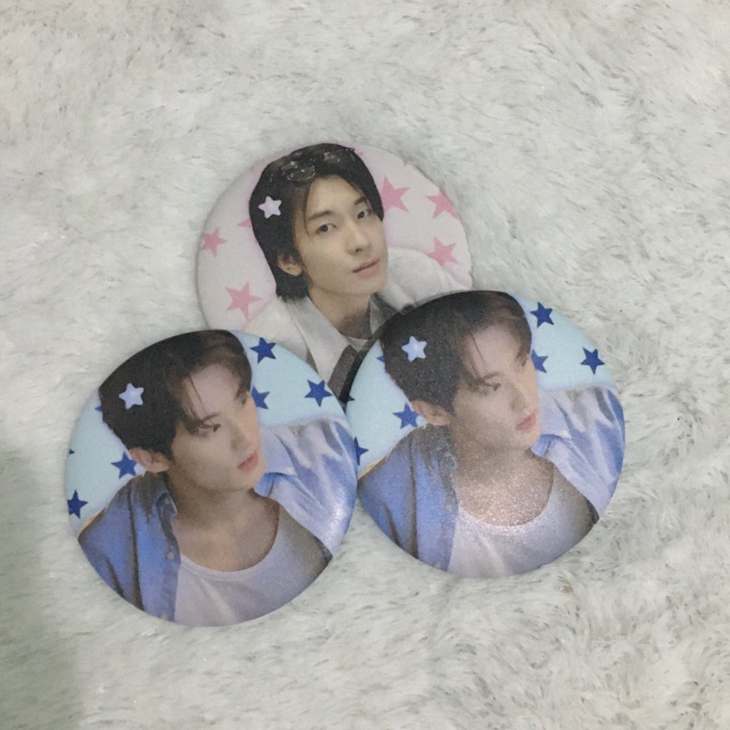 onyour_nuu's tweet photo. masih ada yang mau freebies hand mirror mark gaa?, aku ada sisa 2 pcs (dapet id photo) https://t.co/q4gamIquor
