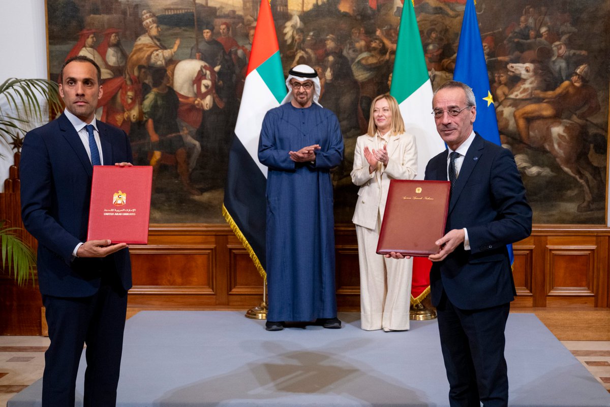 خلال الزيارة التي يقوم بها سيدي صاحب السمو الشيخ محمد بن زايد آل نهيان، رئيس دولة الإمارات العربية المتحدة، إلى الجمهورية الإيطالية، تبادلت مذكرة تفاهم موقَّعة بين مركز محمد بن راشد للفضاء، ووكالة الفضاء الإيطالية حول التعاون في مجال استكشاف القمر مع البروفيسور تيودورو فالينتي،