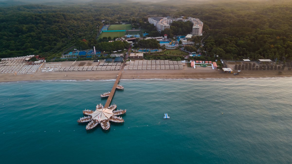 Sueno Hotels Beach Side’de gün, bu eşsiz manzarayla başlıyor. Sonsuz yeşillik, altın kumlar ve Akdeniz’in huzuru… ✨

At Sueno Hotels Beach Side, this is how the day begins. Endless greenery, golden sands, and the tranquility of the Mediterranean… 🌊✨