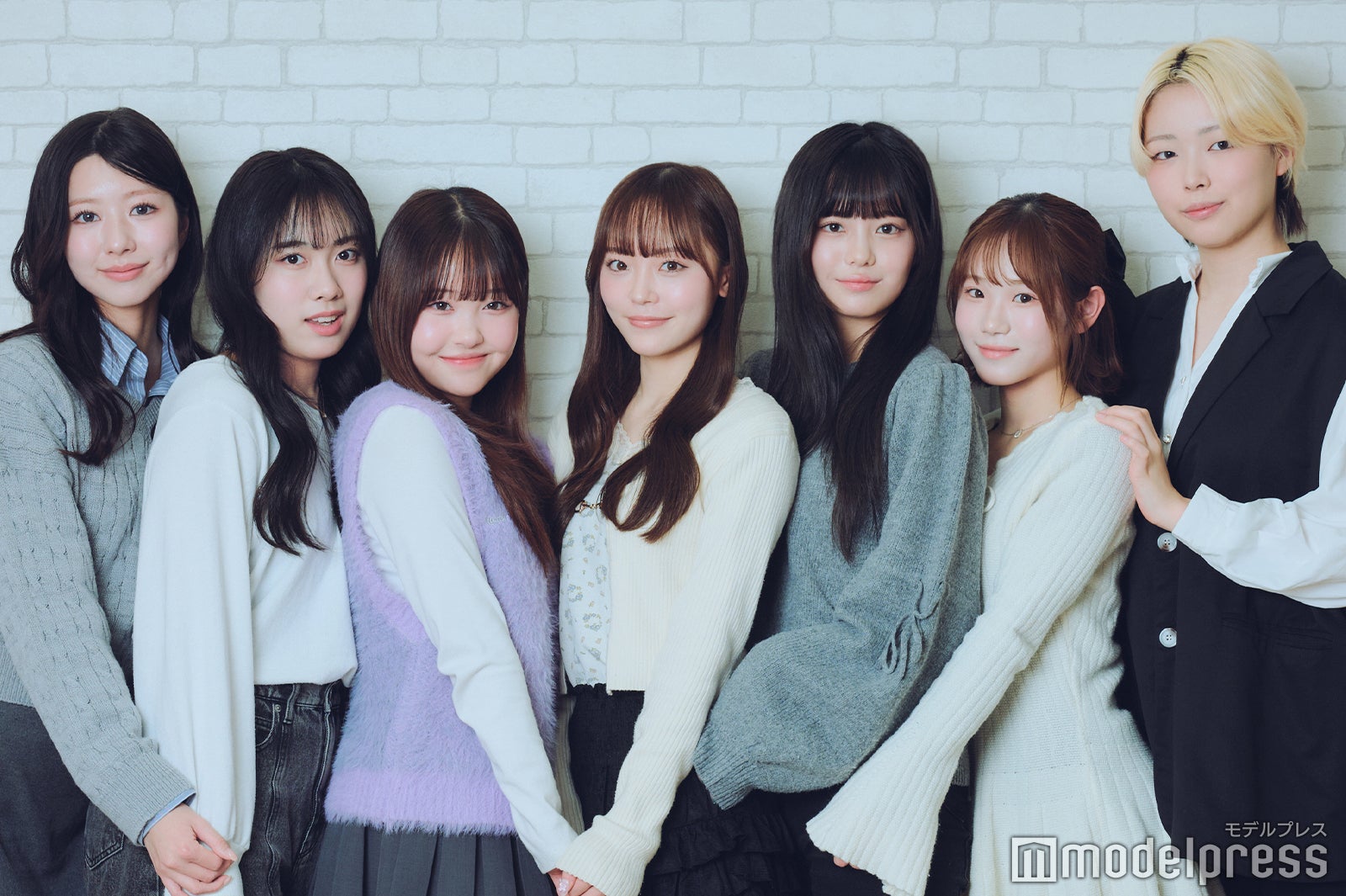 GknoGz6bkAM-Z4z?format=jpg&name=large