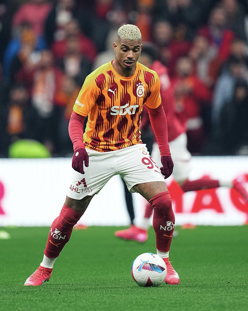 LeminaM_13's tweet photo. What an amazing feeling to be back and play in front of my Fans, my Club, this Shirt ! 🔴🟡
Thanks to my teammates as well 🦁
Better results will come inshallah 👊🏽

#Galatasaray #ML99 https://t.co/2n40xv4X3T
