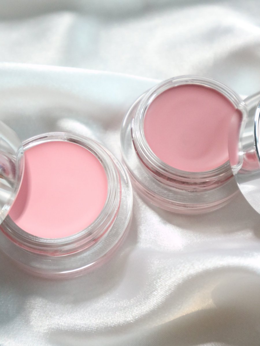 #제품제공 #RT이벤트

올영세일을 맞이해 3월 1일~7일 일주일간 비디비치 크림 블러셔+하트 퍼프 기획세트가 25% 할인된 가격으로 찾아옵니다💗

3월 1일까지 #RT 해주신 2분께 6호 빈티지모브 기획 세트를 보내드려요

밀리거나 뭉침없는 부드러운 멜팅 제형으로 맑고 촉촉하게 발색되는게 특징✨️