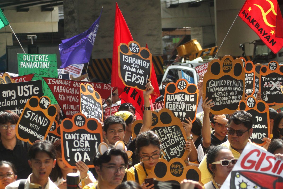 LOOK: Various groups gather at the People Power Monument to commemorate the 39th anniversary of the EDSA People Power Revolution on Tuesday, Feb. 25. #EDSA39 | 📷: Arnel Tacson, INQUIRER.net

READ RELATED STORY: inq.news/BeyondEDSA
